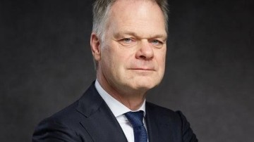 AKD stelt internationale fiscalist Hans Galavazi aan