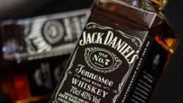 Het ene na het andere drankbedrijf probeert Jack Daniel's over te nemen