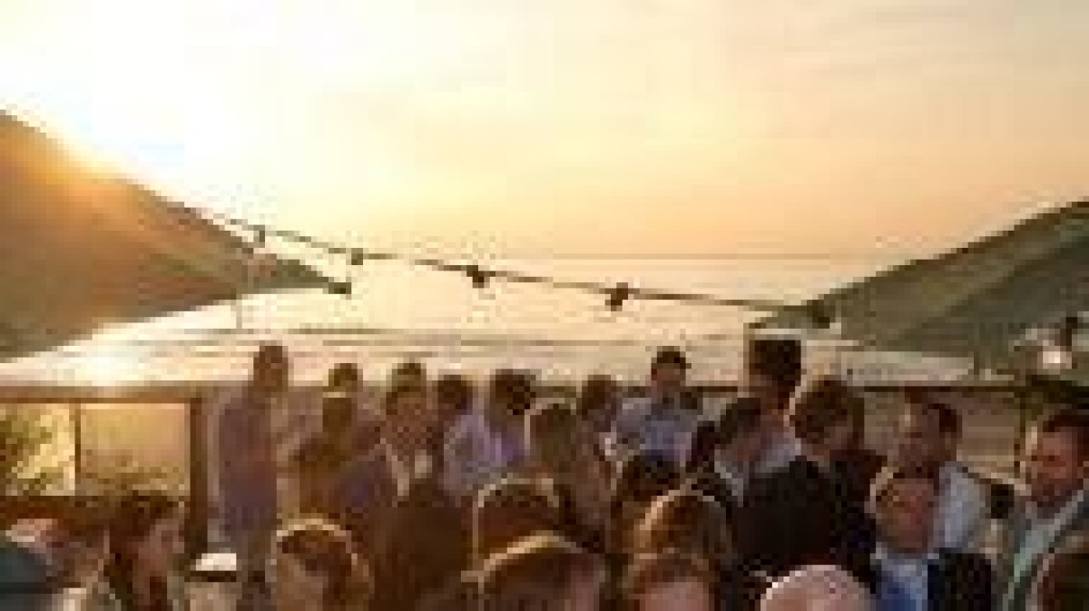 Spionerende Chinese taxichauffeurs en miljoenendeals op zonovergoten M&A at the Beach