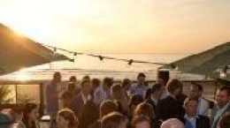 Spionerende Chinese taxichauffeurs en miljoenendeals op zonovergoten M&A at the Beach