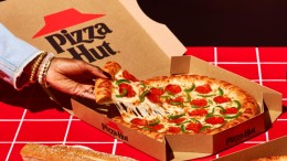 Moederbedrijf zet Pizza Hut mogelijk op straat