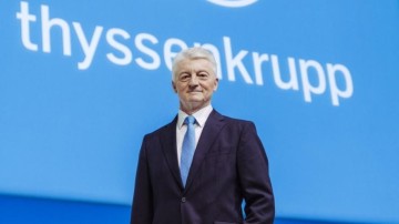 Topman ThyssenKrupp dient ontslag in