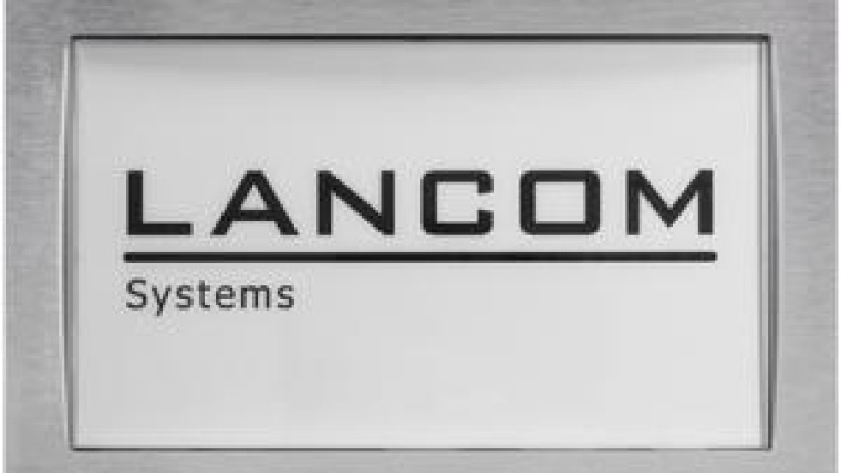 Dochter kijkt het kopen af van moeder en slaat slag