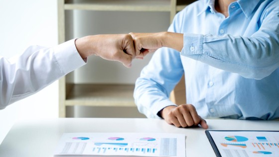 A&O Shearman en deBreij aan kop in League Tables Legal Advisory Q3, 2025