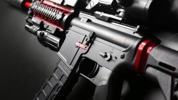 Weer een Tsjechische wapenfabrikant naar Amsterdamse beurs