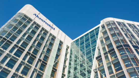 AkzoNobel schuift eisen Elliot opzij