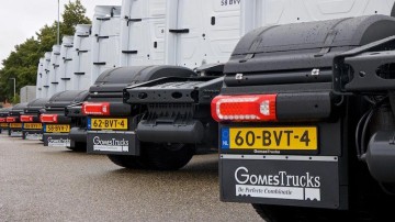 Dealer van Mercedes-trucks koopt twee branchegenoten