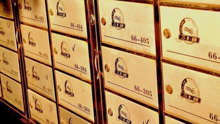 'Trustkantoren, stuur de rijke Russen weg'