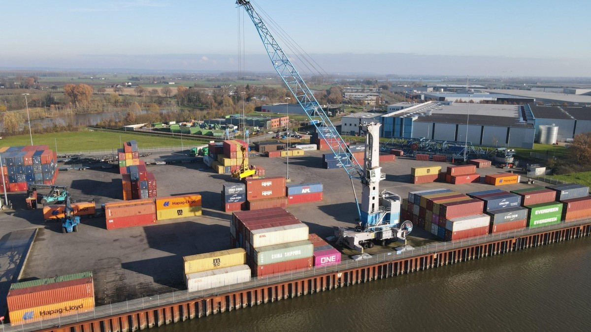 Containerterminal Tiel naar familiebedrijf Van Berkel