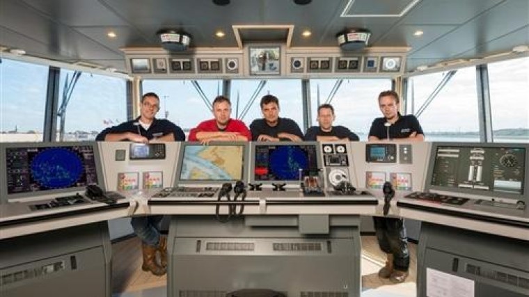 Grootaandeelhouder Japan Radio Company neemt ook overige belangen in het Rotterdamse Alphatron Marine