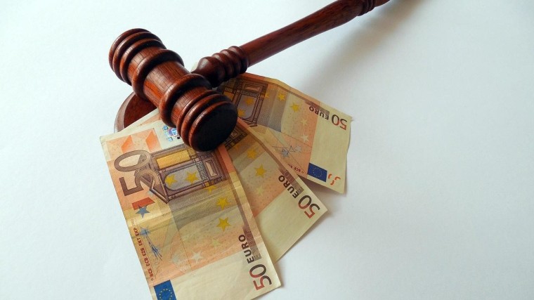 1,9 miljoen boete voor niet melden van een deal