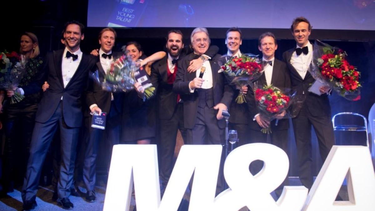 M&A Awards 2016: Winnaars vliegen Lee Towers om de hals