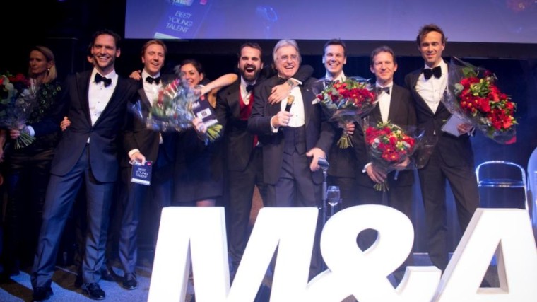 M&A Awards 2016: Winnaars vliegen Lee Towers om de hals