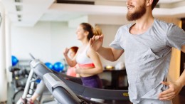 Belegger poogt Peleton in de etalage te duwen