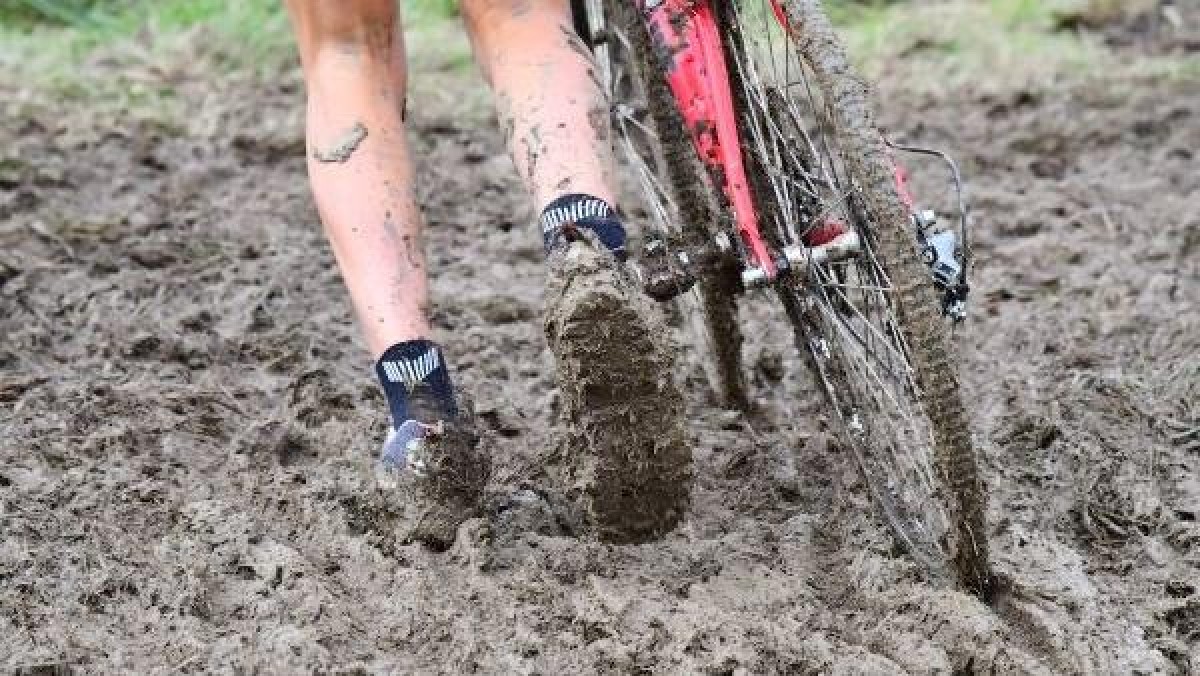 Maker van veldrijbanden voor Van der Poel in Italiaanse handen