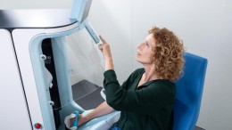 Utrechtse Robot die bloed afneemt haalt 60 miljoen op