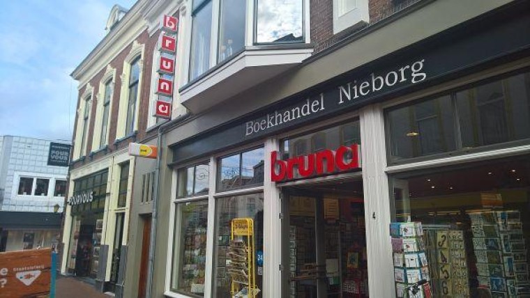 Bruna ingelijfd door moeder AKO en Marskramer