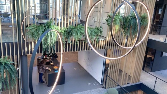 Intermediair HeadFirst neemt Starapple Group over