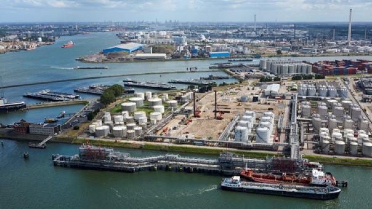 Tankopslagbedrijf LBC koopt Zwitsers bedrijf in Vlissingen