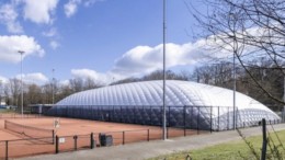 Albers Alligator waagt zich aan blaashallen