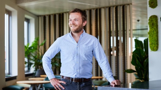 27 miljoen voor batterijleverancier iwell, dat bedrijven wil aansluiten op het overvolle stroomnet: ‘Geen Chinese achterdeurtjes’