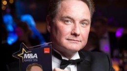 M&A-director Stewart McCrone zoekt smart deals in gezondheidszorg