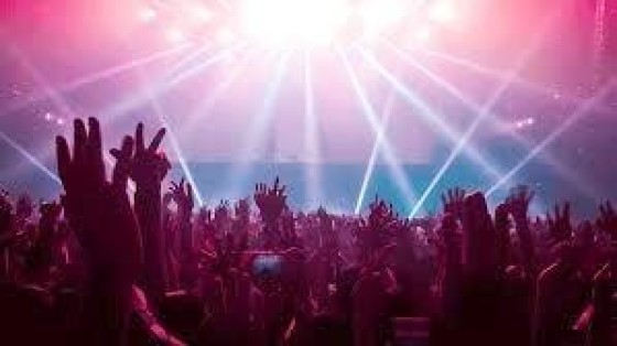 Deense nachtclubketen koopt verzwakte Britse collega