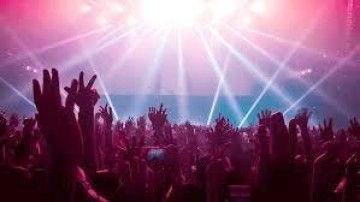 Deense nachtclubketen koopt verzwakte Britse collega