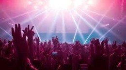 Deense nachtclubketen koopt verzwakte Britse collega