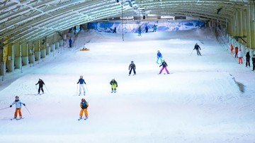 SnowWorld smelt samen met het Britse Snowcentres