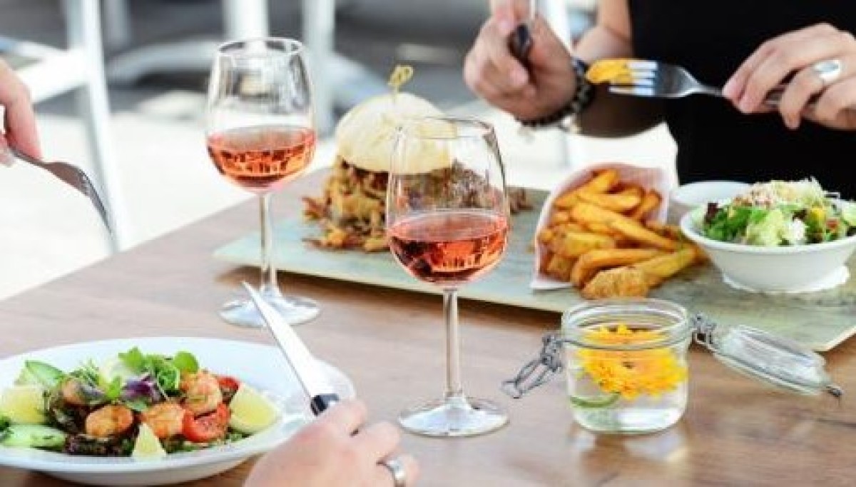 Restaurant-beoordelaar IENS hengelt Nederlandse concurrent Couverts binnen