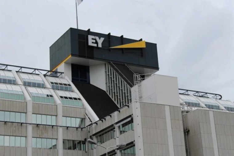 Overname i3 door EY definitief